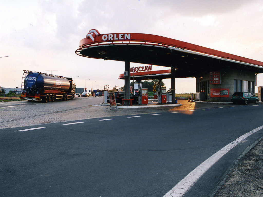 alte Tankstelle an der schlesischen Autobahn

Stacja benzynowa przy autostradzie